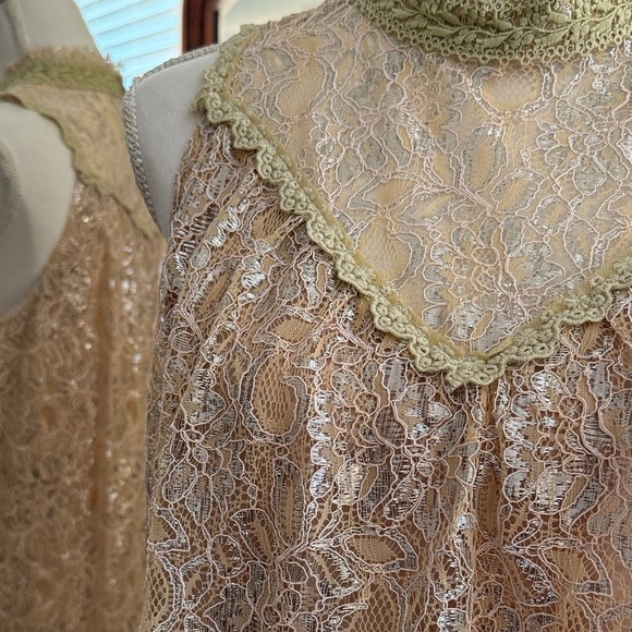 Elegant Lace Blouse Pearl/Tan - Picture 2 of 14
